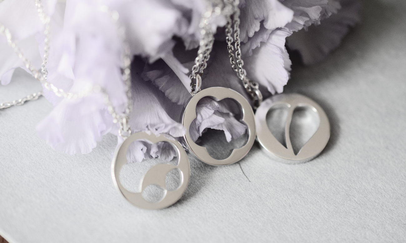 メリー様　専用 ダイヤモンド K18ネックレス(カメリアモチーフ/4月誕生石/鑑別