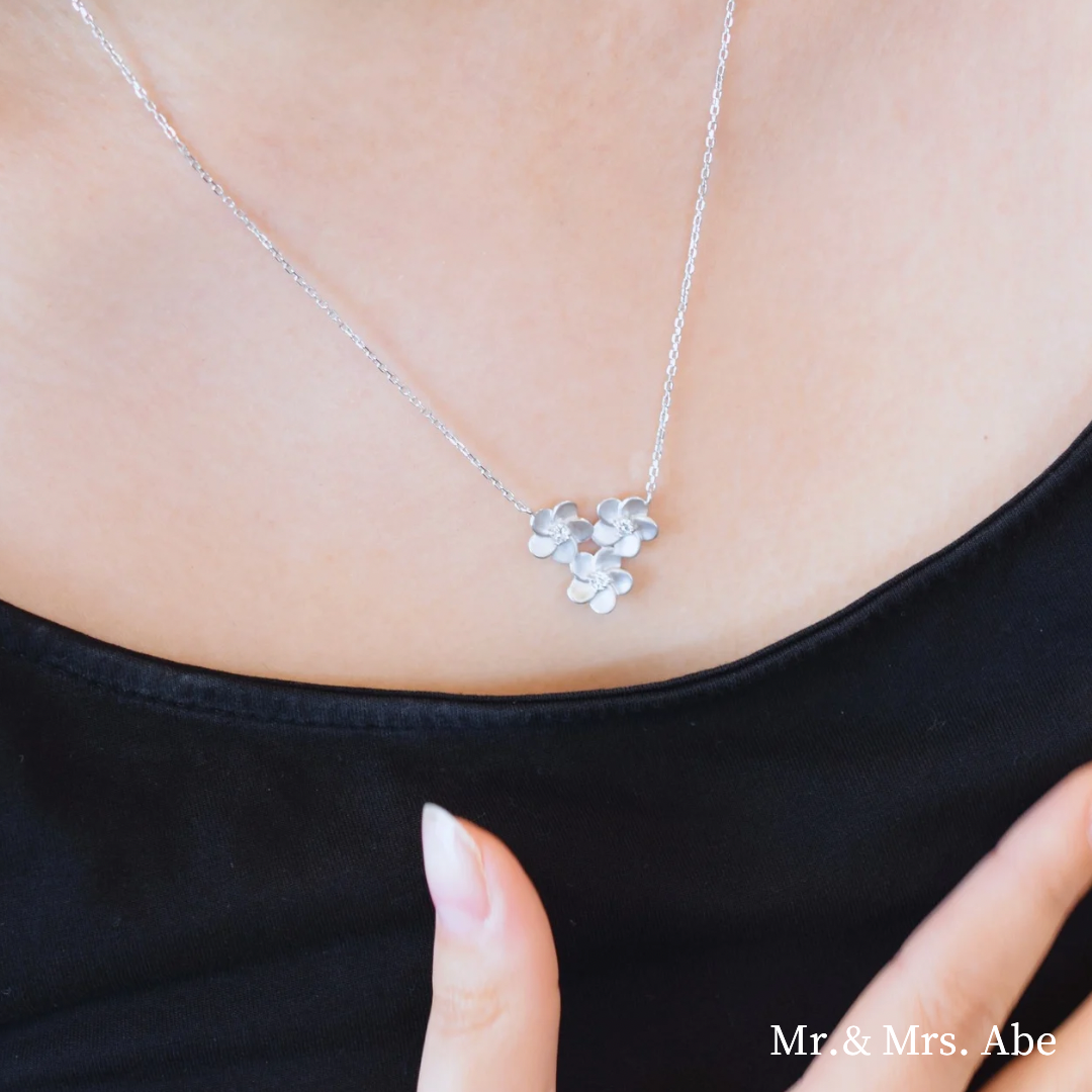 Blossom 트리플 부케 네크리스 화이트 골드