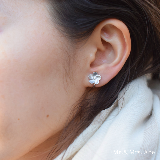 ホワイトゴールド イヤリング