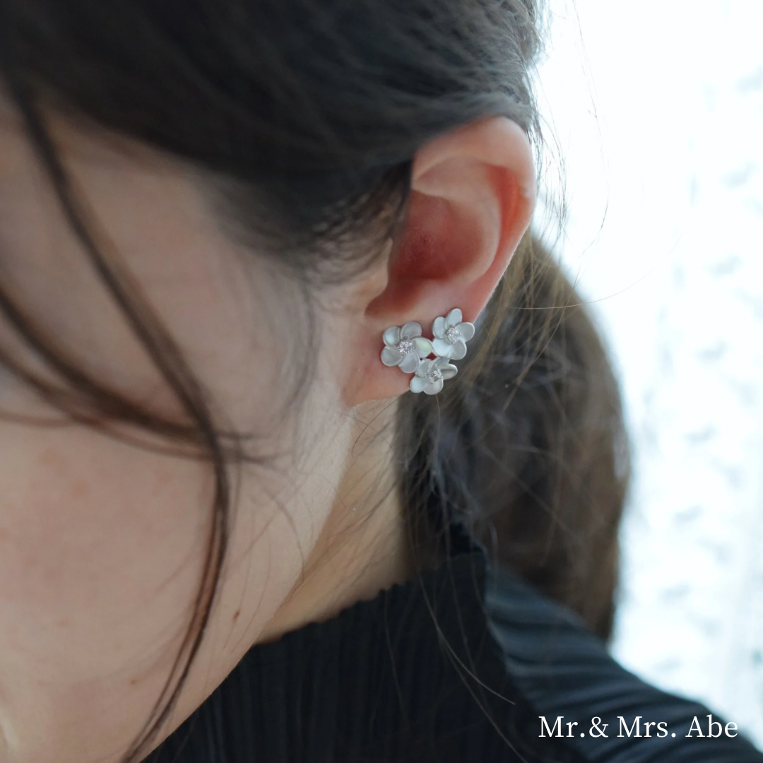 Blossom triple bouquet earrings in white gold