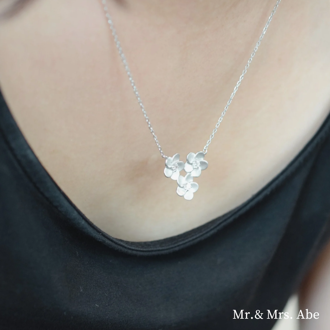 Blossom 트리플 부케 네크리스 화이트 골드