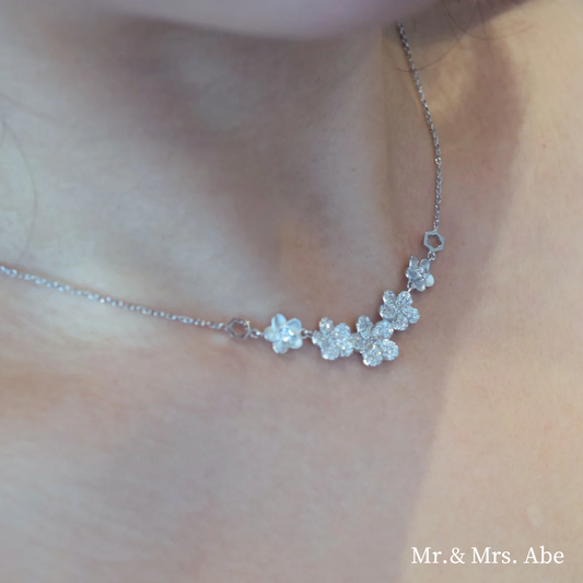 [国外優先オーダー品] Quintessence Five Blossom ネックレス ホワイトゴールド