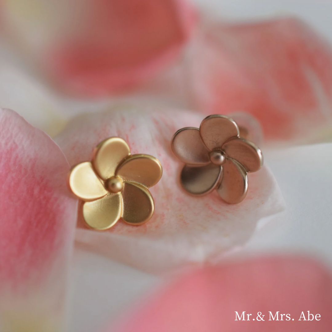 Prunus Mume Blossom K18 ピアス（ペア） – Mr. & Mrs. Abe