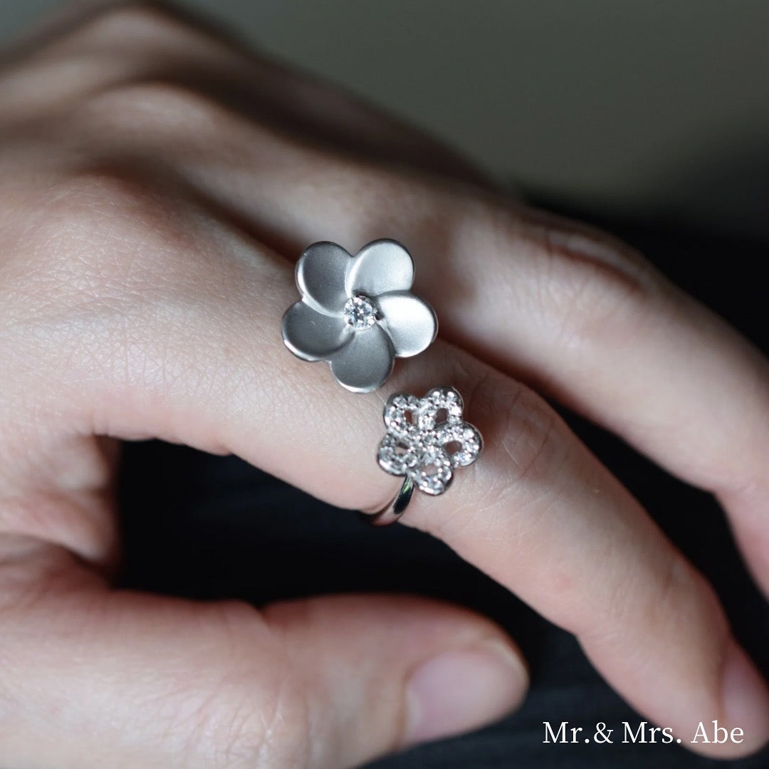 Blossom double bouquet ring white gold