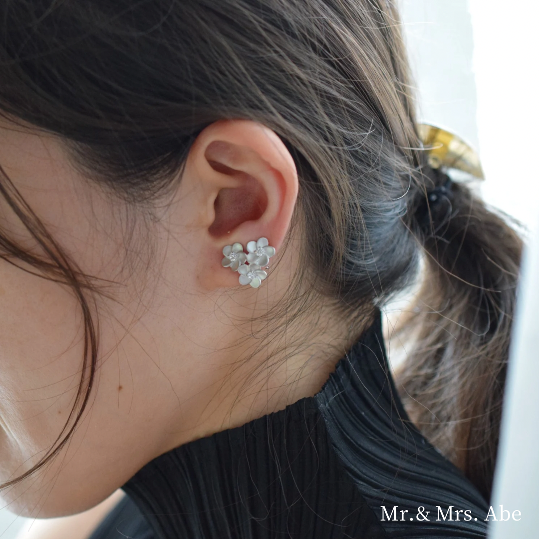 Blossom triple bouquet earrings in white gold