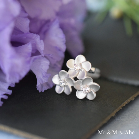 Blossom triple bouquet earrings in white gold